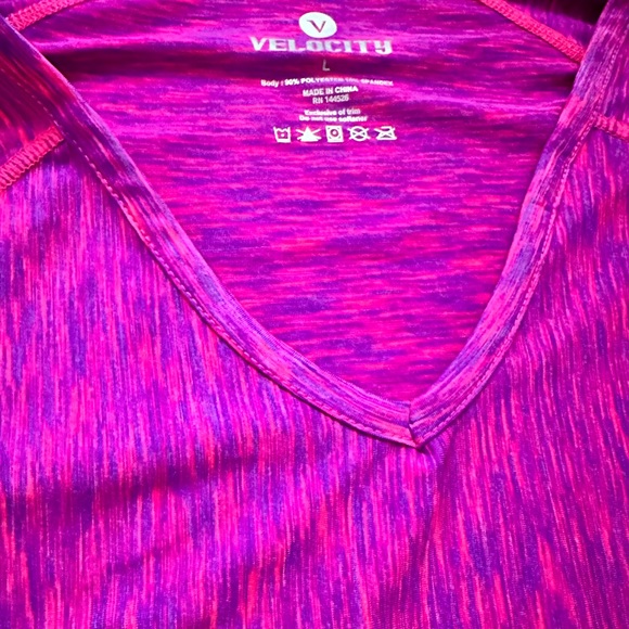 Woman’s athletic top bundle 🩷 - Picture 3 of 4